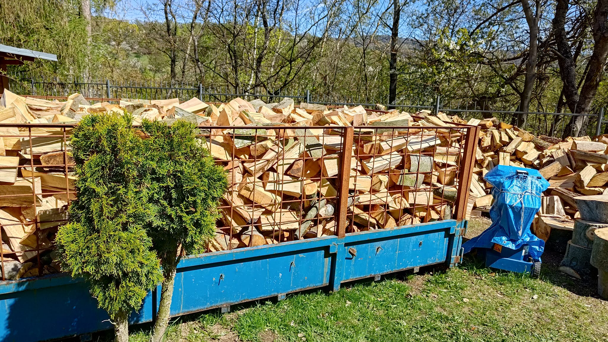 Palivové dřevo štípané